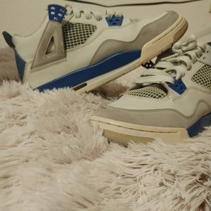 Retro jordan 4s